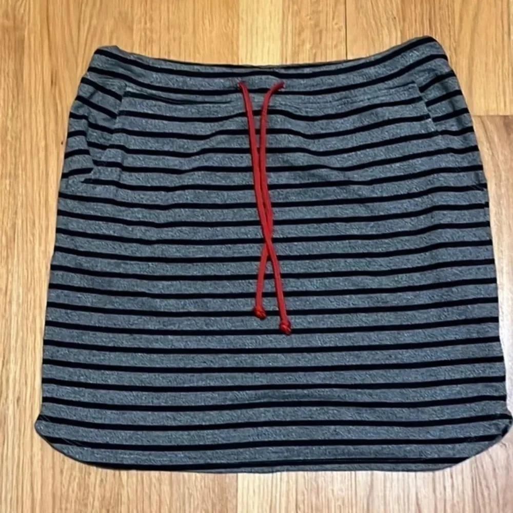 Sundry | Striped black & gray mini knit skirt w/red drawstring‎ Women’s 1 Small